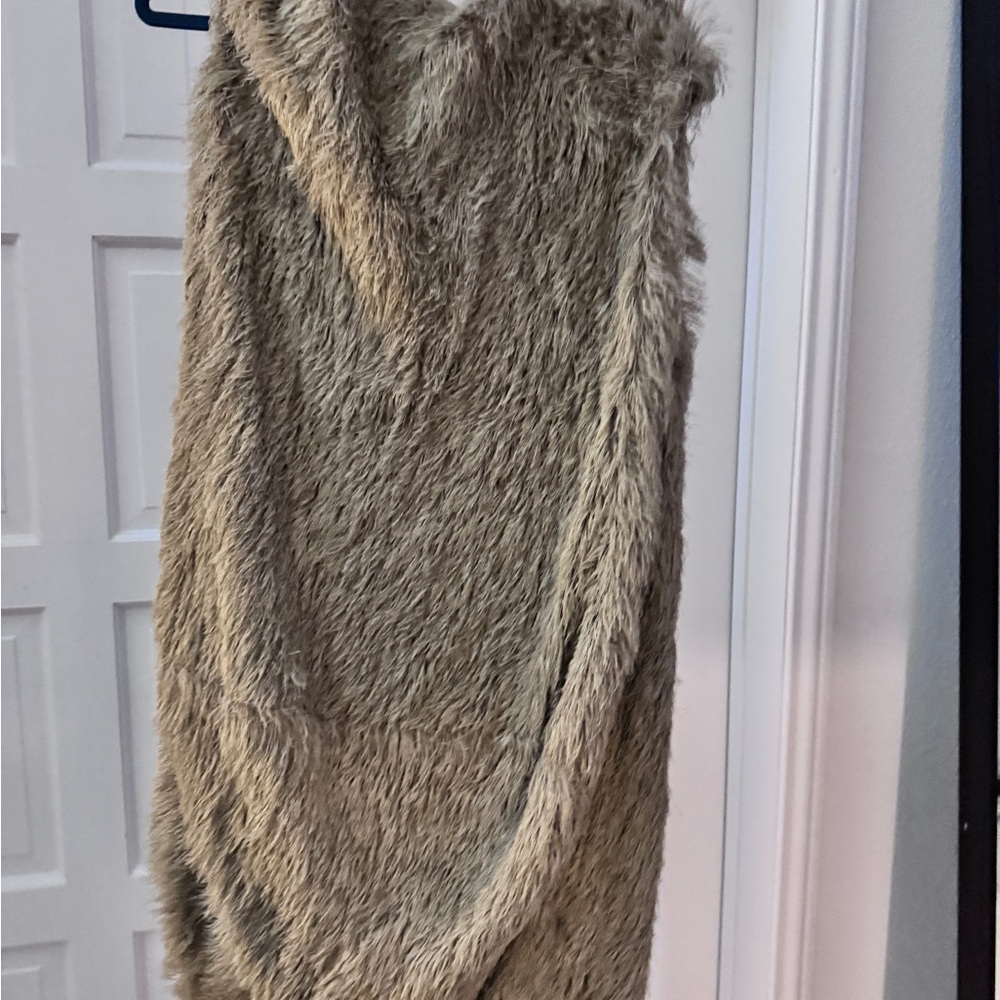 Women's Tan Faux Fur Vest FESTIVAL WEAR - Picture 3 of 4